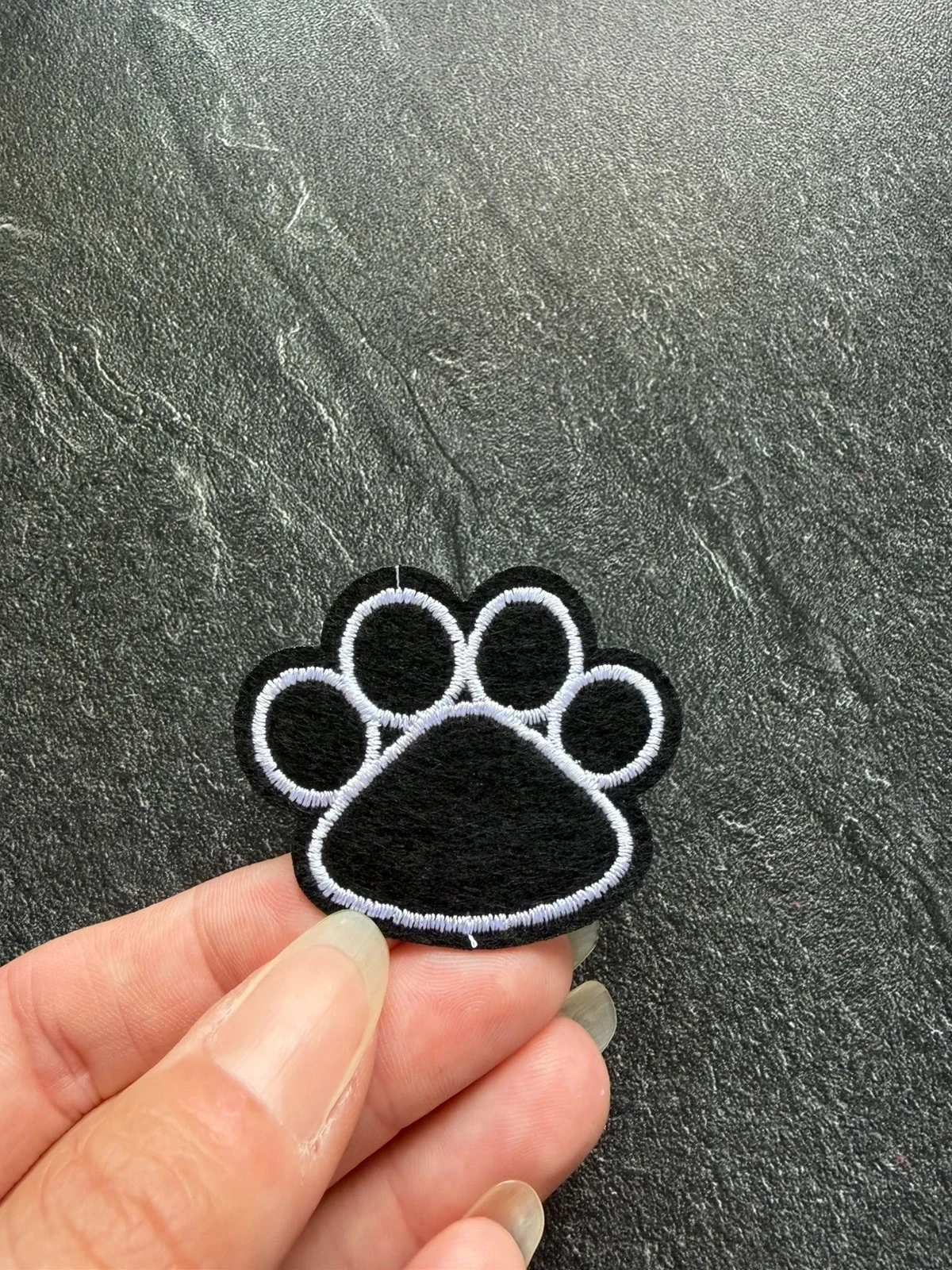 Écusson patch patte de chat chien noir blanc